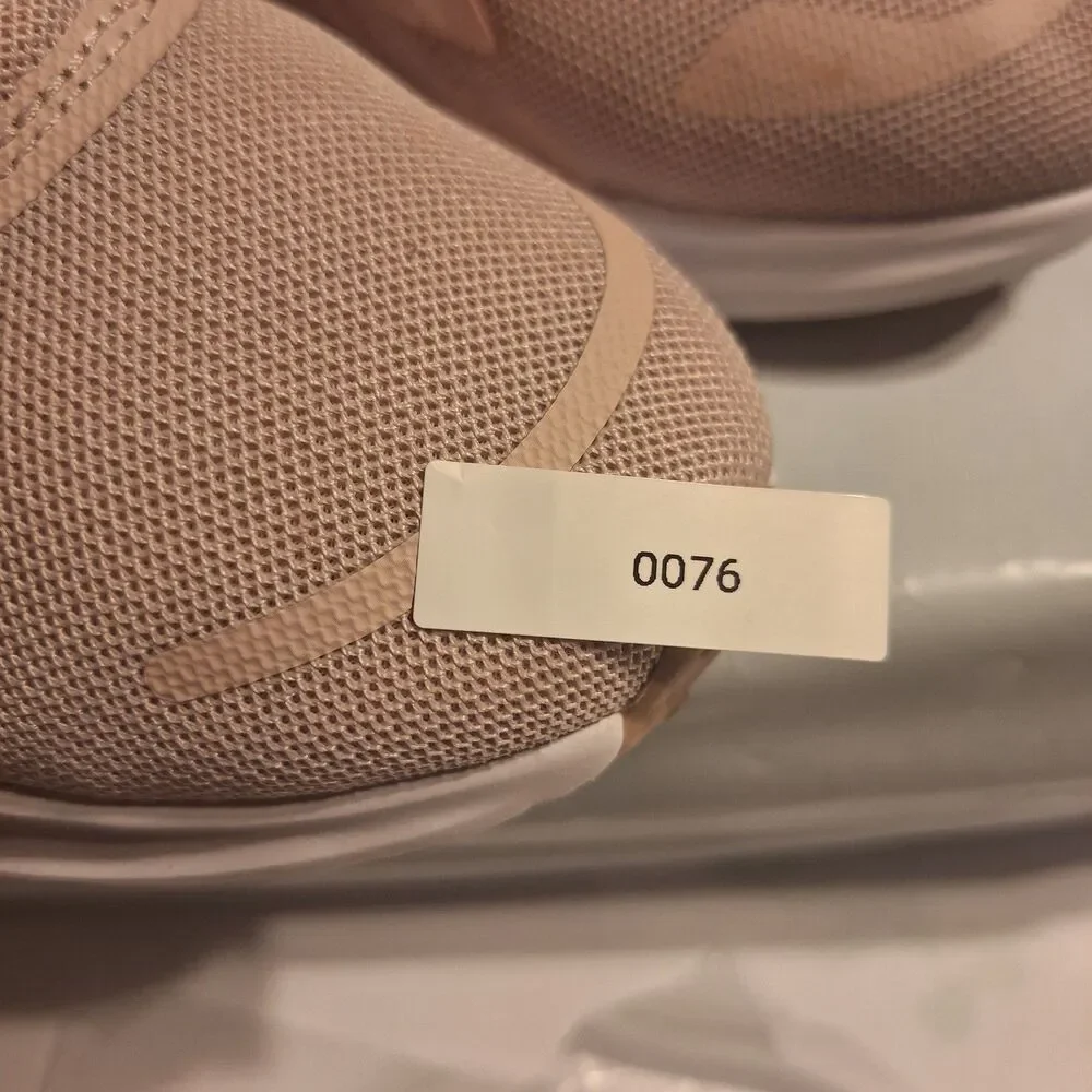 Nike Quest 5 Pink Women's Sneakers Shoes. Size 6.5